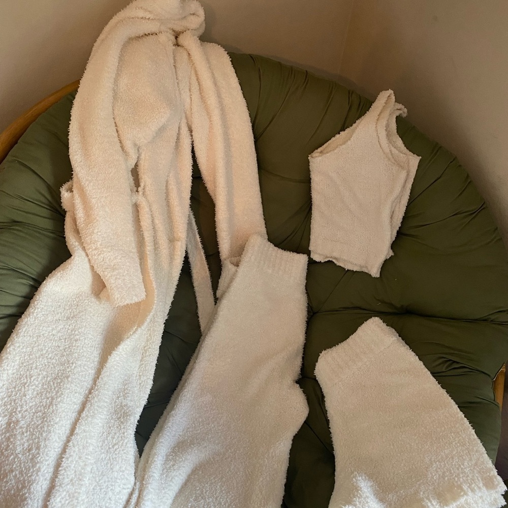 SKIMS cozy set! Robe, pants, shorts and top all size L/ XL